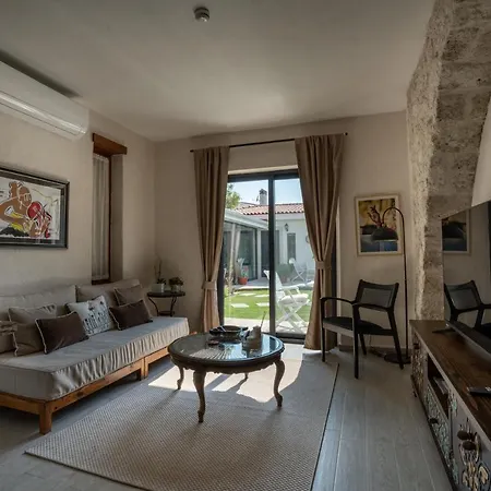 Inn Sedirli Ev 2*