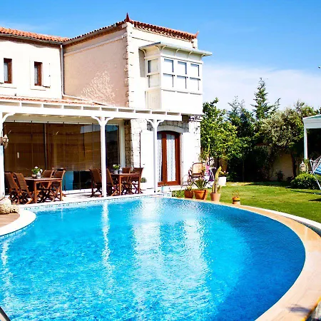 Sedirli Ev Inn Alaçatı