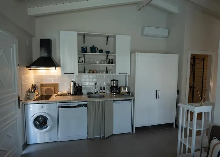 Han/Misafirhane Sedirli Ev 2*