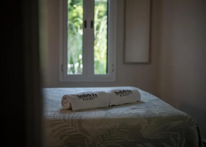 Sedirli Ev Han/Misafirhane Alaçatı