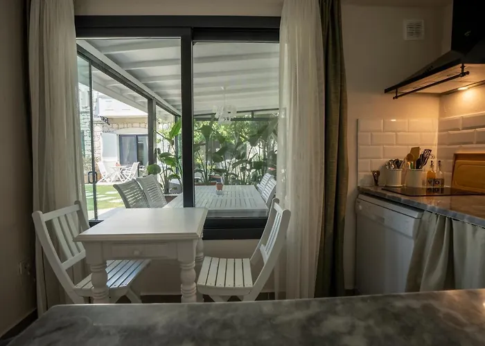 Sedirli Ev Herberg Alaçatı